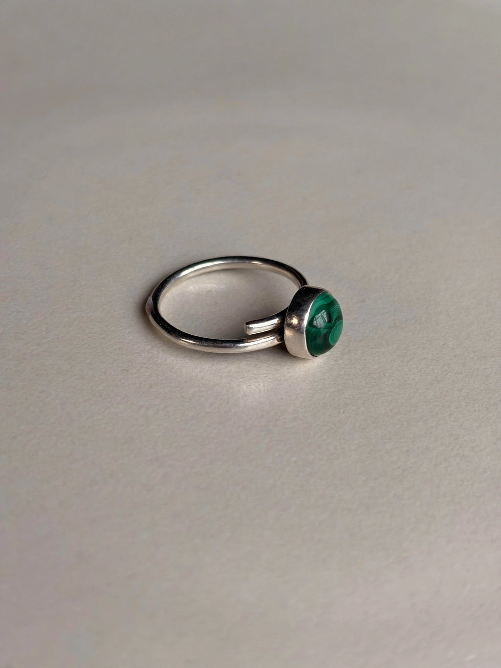 Anillo de Malaquita natural.