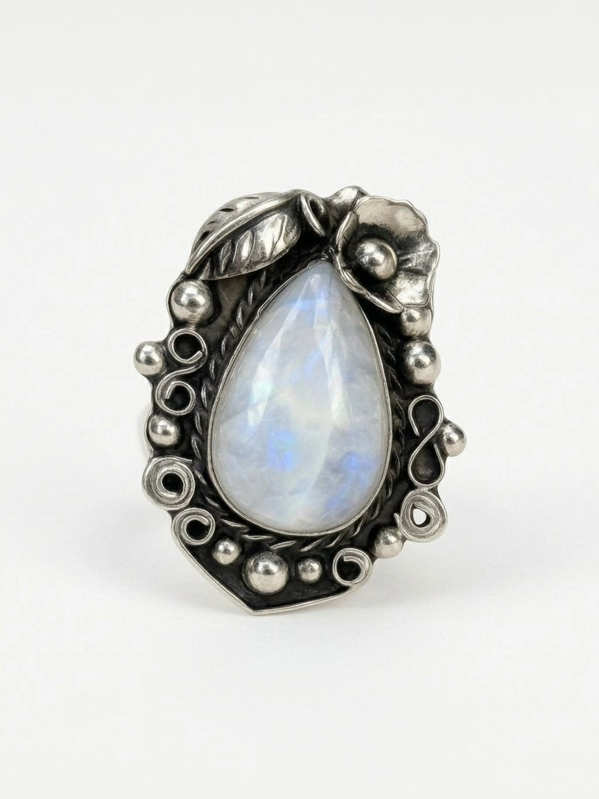 Anillo de Piedra Luna natural.
