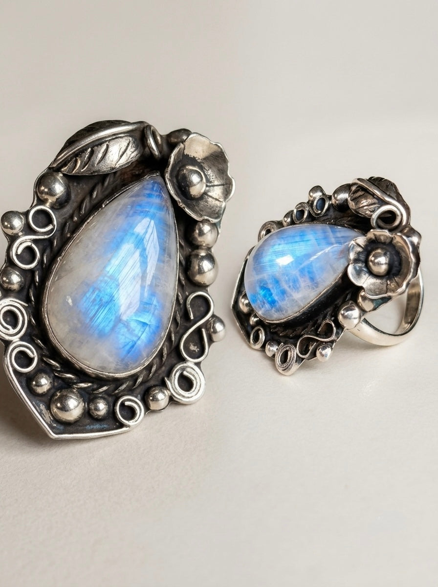 Anillo de Piedra Luna natural.