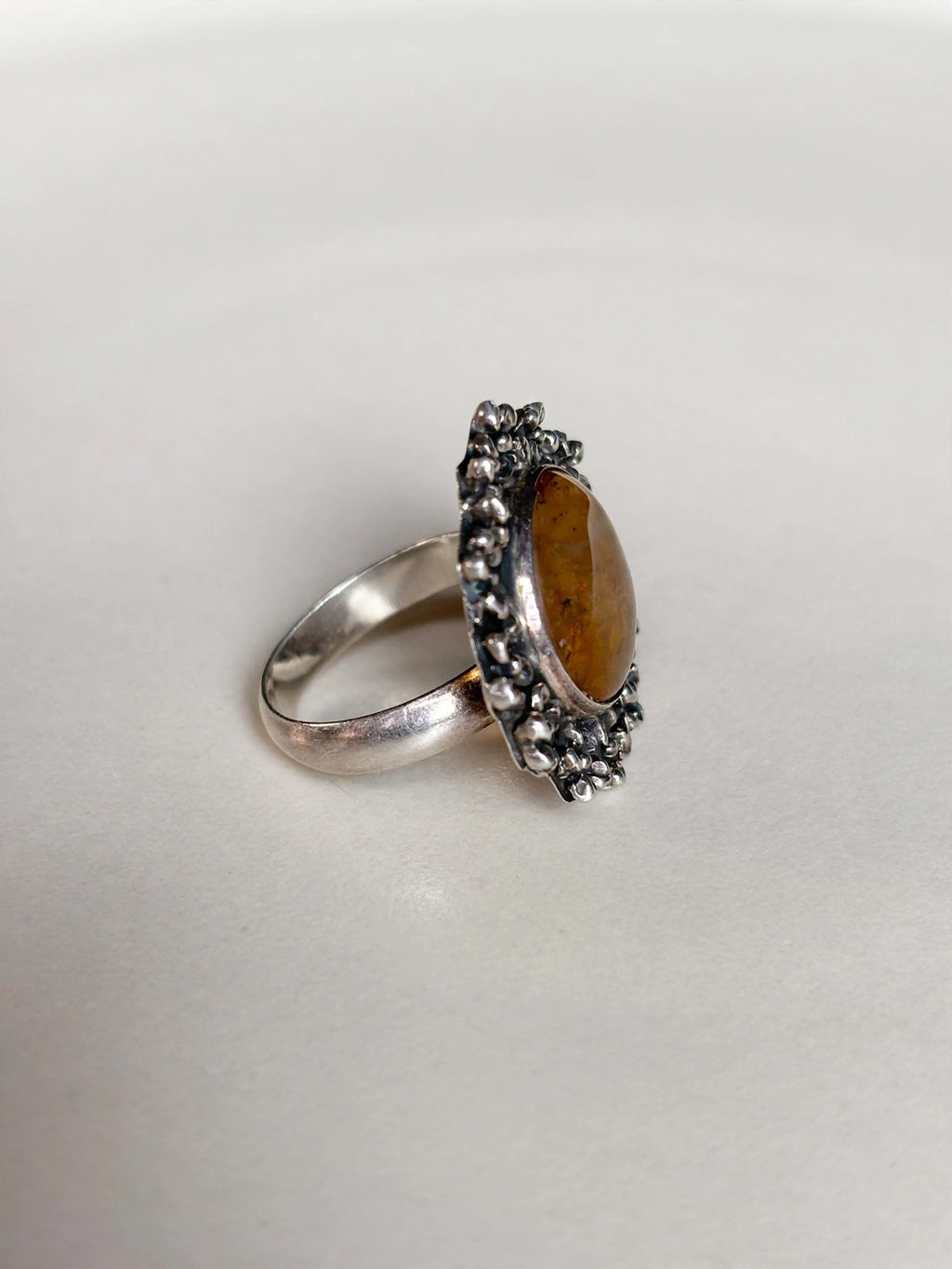 Anillo de Ámbar natural.