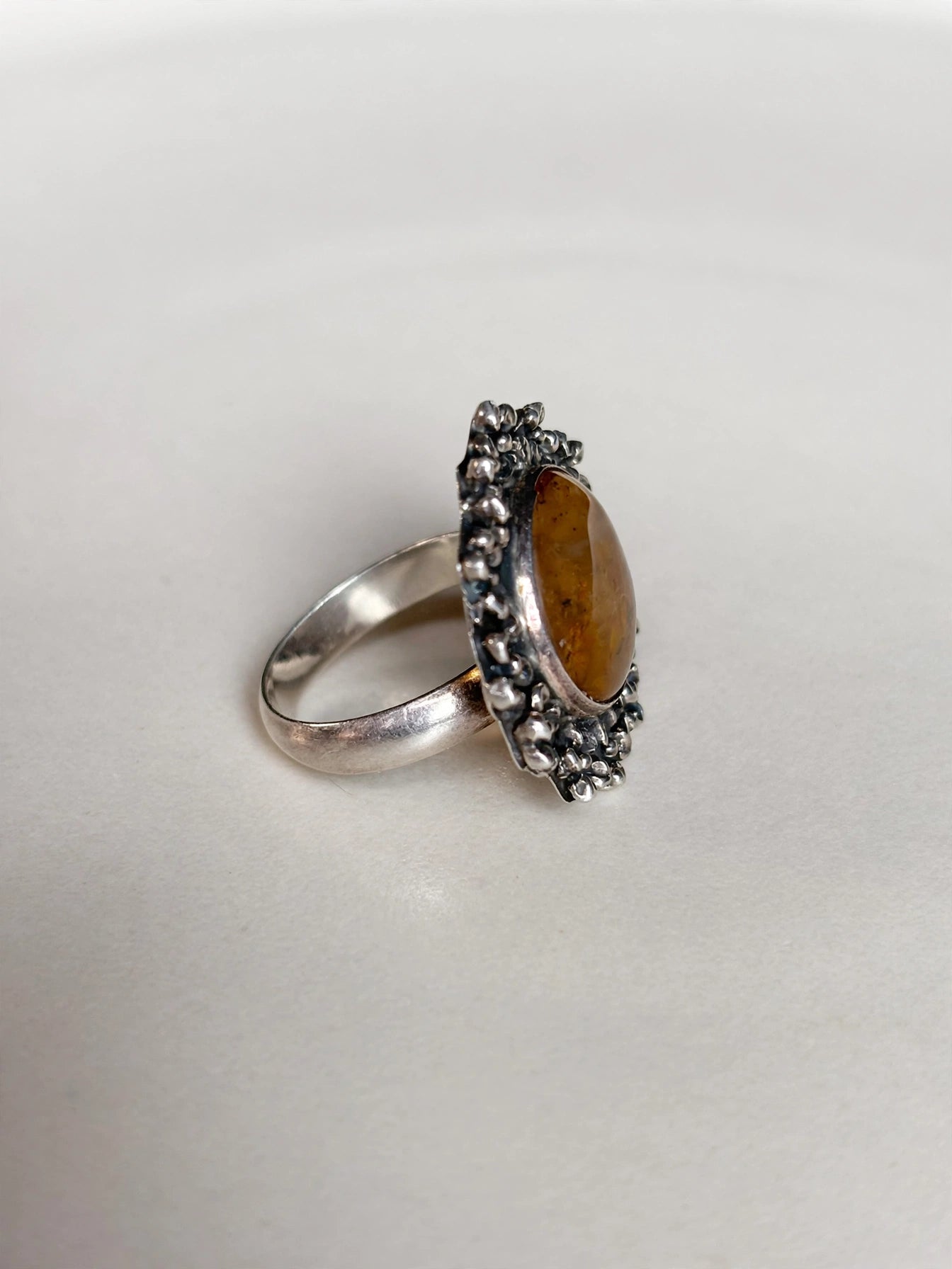 Anillo de Ámbar natural.